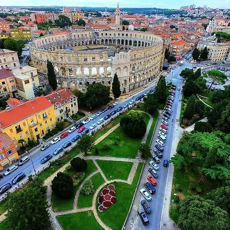 Appartamento 1 With Pool Pola