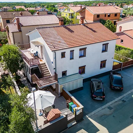 Appartamento 1 With Pool *