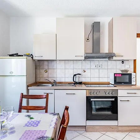 Appartamento 1 With Pool