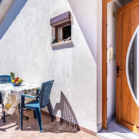 Apartment 1 With Pool Pula