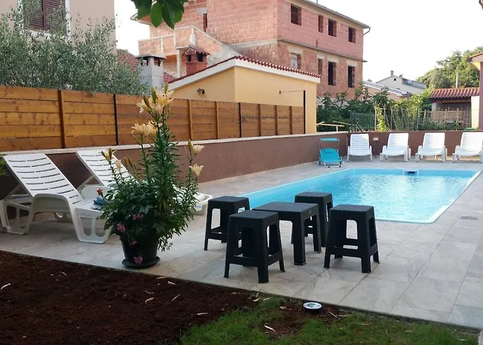 1 With Pool Lejlighed Pula