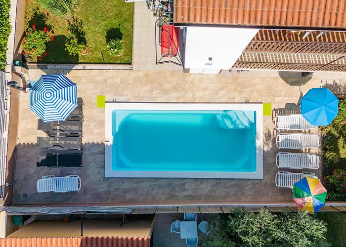 1 With Pool Lejlighed