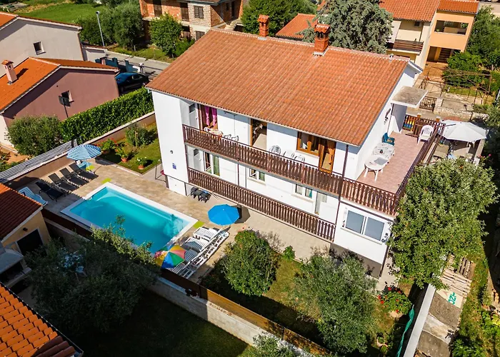 1 With Pool Lejlighed
